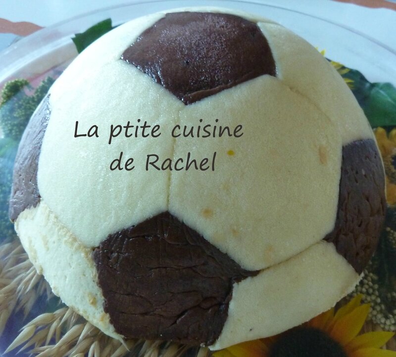 Recette - Gâteau chocolat yaourt design ballon de foot en vidéo