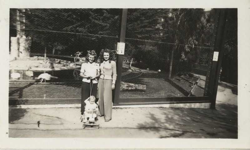 1944-01s-santa_catalina-zoo-NJ_with_friends-010-1-Gaddis-1