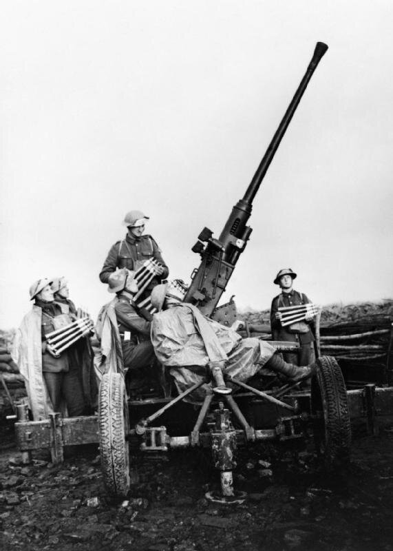 A_40mm_Bofors_anti-aircraft_gun_and_crew_near_Douai, _France, _November_1939__O327
