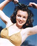 1945_beach_sitting_bikini_yellow_012_1