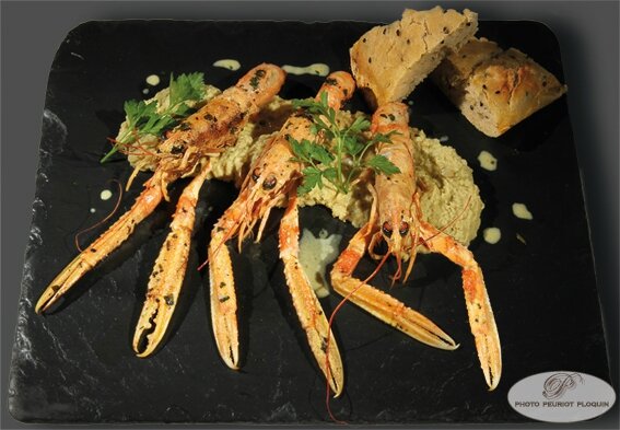 Poelee_de_LANGOUSTINES_marinees_kalamanti_sur_sa_puree_de_pois_chiches_de_Cestayrols
