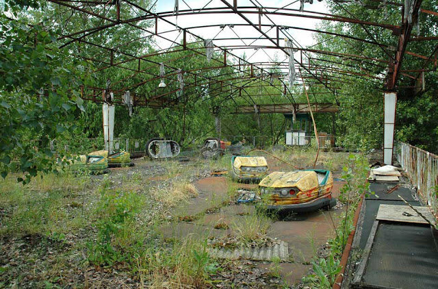 145_Pripyat_amusement_park_