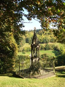 Orcival__tombeau_de_la_vierge_1