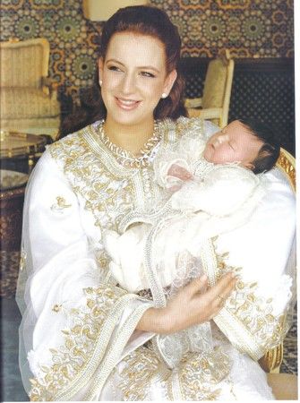 اول ظهور لسمو الاميرة للا سلمى رفقة ابنتها الاميرة الصغيرة لالة خديجة في صور جماعية للاسرة الملكية المغربية المغرب الملكي