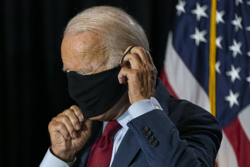 Joe Biden struggling with his mask
