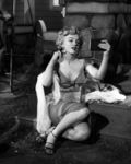 Niagara_scene_051_kiss_on_set_030_1