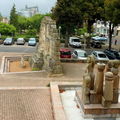 fontaine, monument de la Victoire, square et usine en enfilade