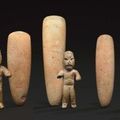Off rande dédicatoire de statuettes et de haches culture olmèque, la venta (?), tabasco, mexique préclassique: 1150-800 avant jc