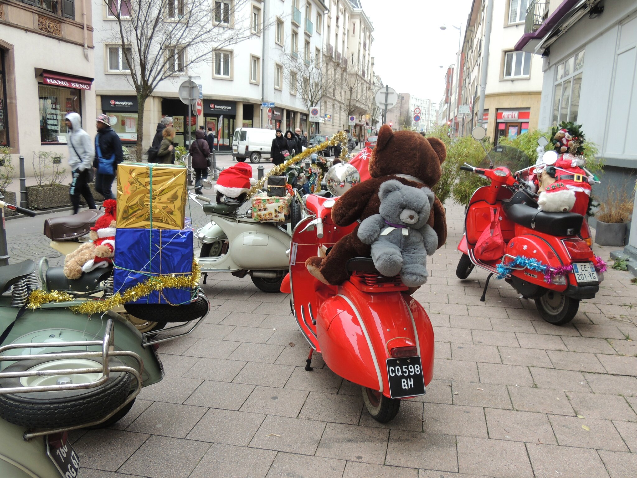 le vespa  club  de Strasbourg les doudous d va