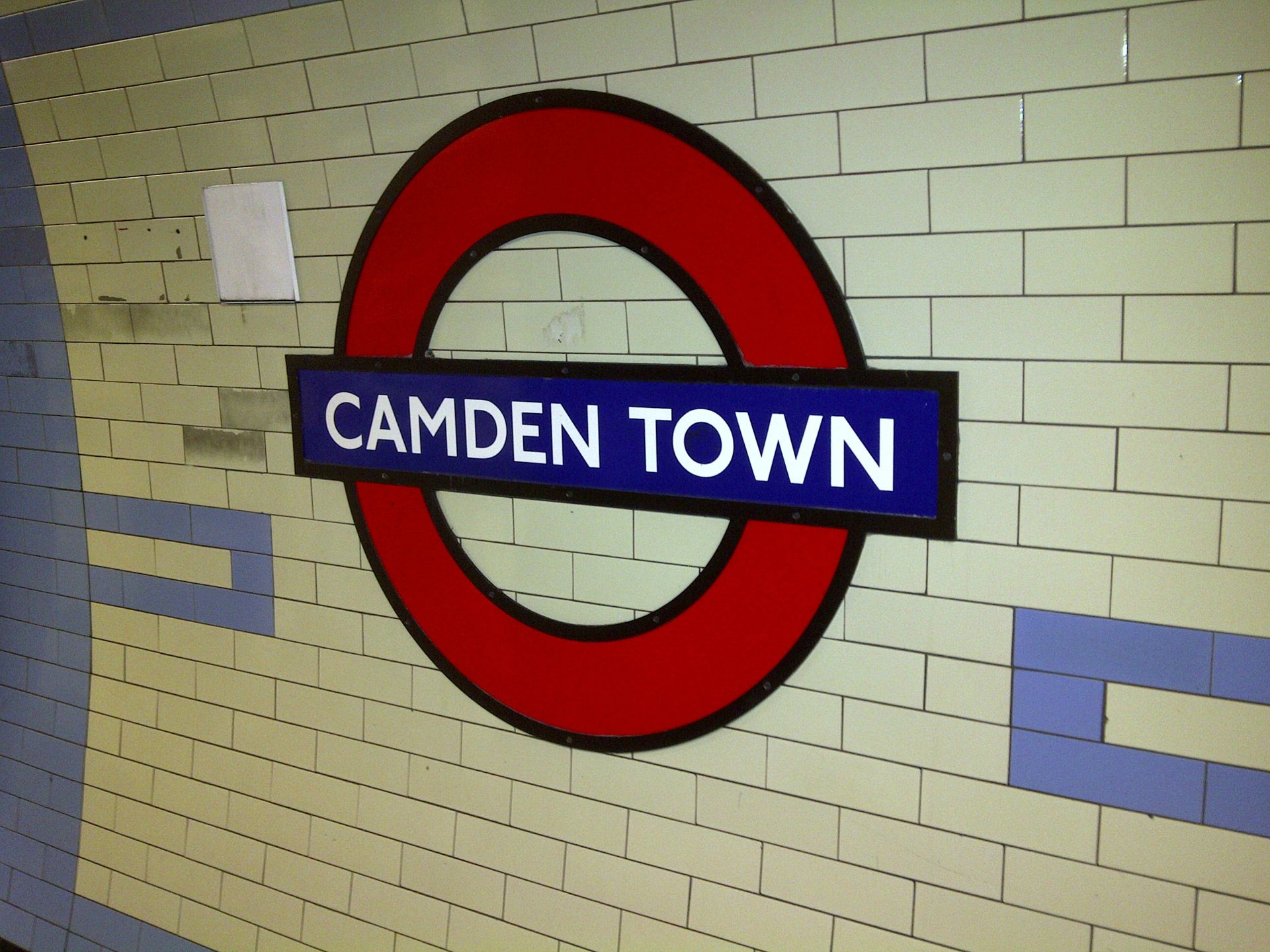 camden-town-monday-parcourir-londres-en-deux-semaines