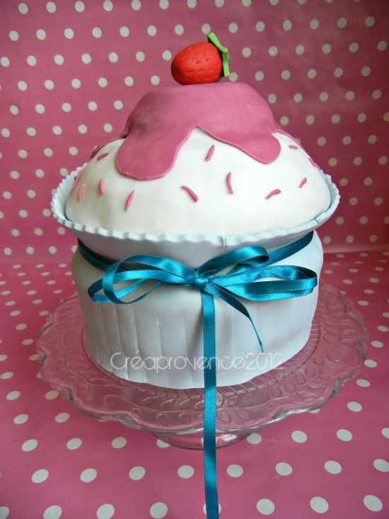 Tutoriel Pour Realiser Un Gateau En Forme De Cupcake Geant Sans Moule Special Diy Giant Cupcake Cake Prunille Fait Son Show