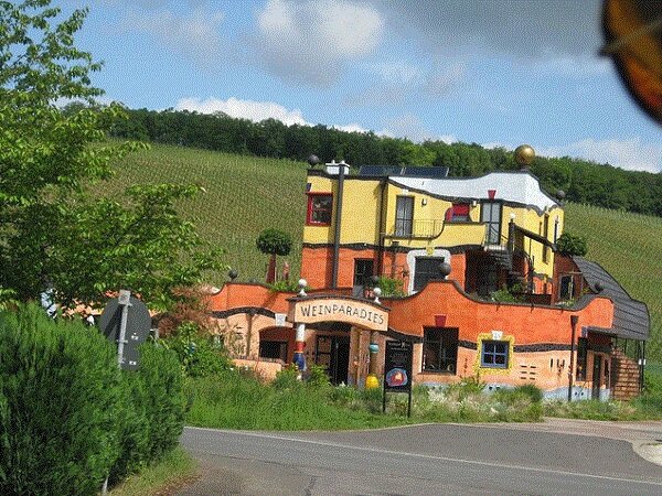 Maison-Hundertwasser-1
