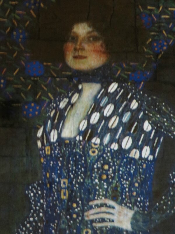 Le peintre Gustav Klimt dans Sa Blouse de Peintre Bleue, 1913