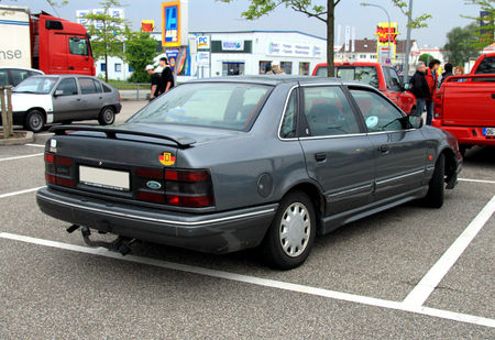 Ford_scorpio_ghia_berline__1985_1998__Rencard_du_Burger_King_mai_2010__02