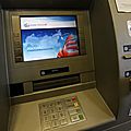 Attention distributeurs piégés : les nouvelles techniques quasi indétectables pour pirater votre carte bancaire quand vous retir