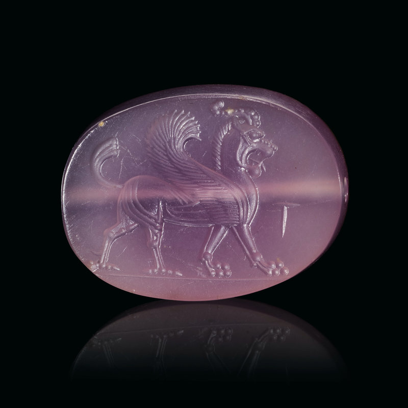 2022_CKS_21015_0091_000(a_greco-persian_violet_chalcedony_scaraboid_with_a_lion-griffin_classi010519)