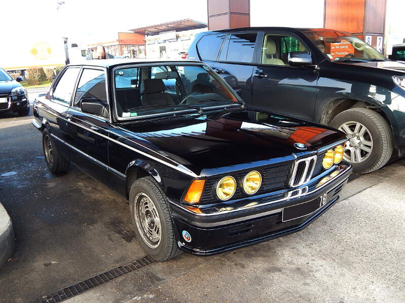 BMW323iE21av1