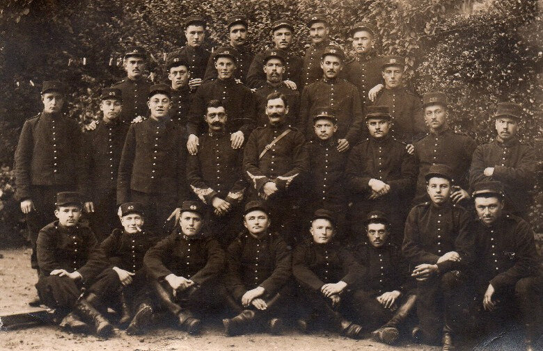 43e RAC, groupe d'artilleurs avec sous-officiers, Rouen vers 1914
