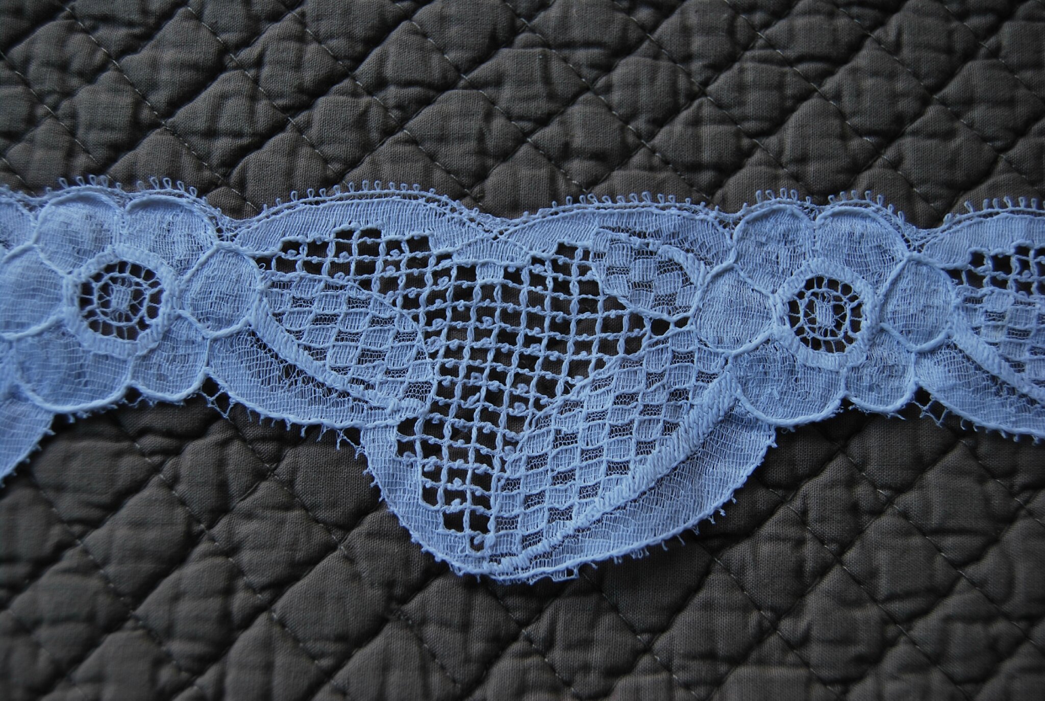 couture Ancienne dentelle de Calais mercerie