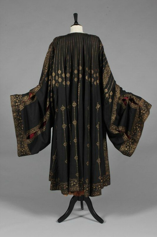 A fine and rare Mariano Fortuny stencilled orientalist black silk evening coat, circa 1910-20 6