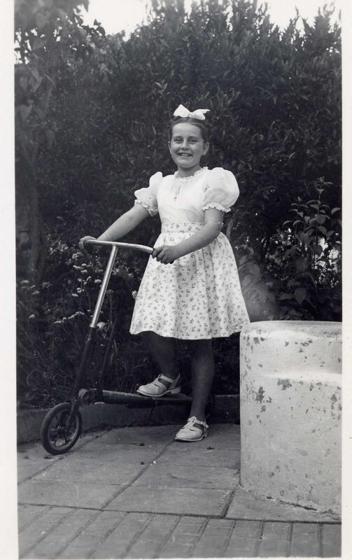 1950 Mimi 10 ans 6 moisma trottinette