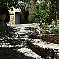 _1100572