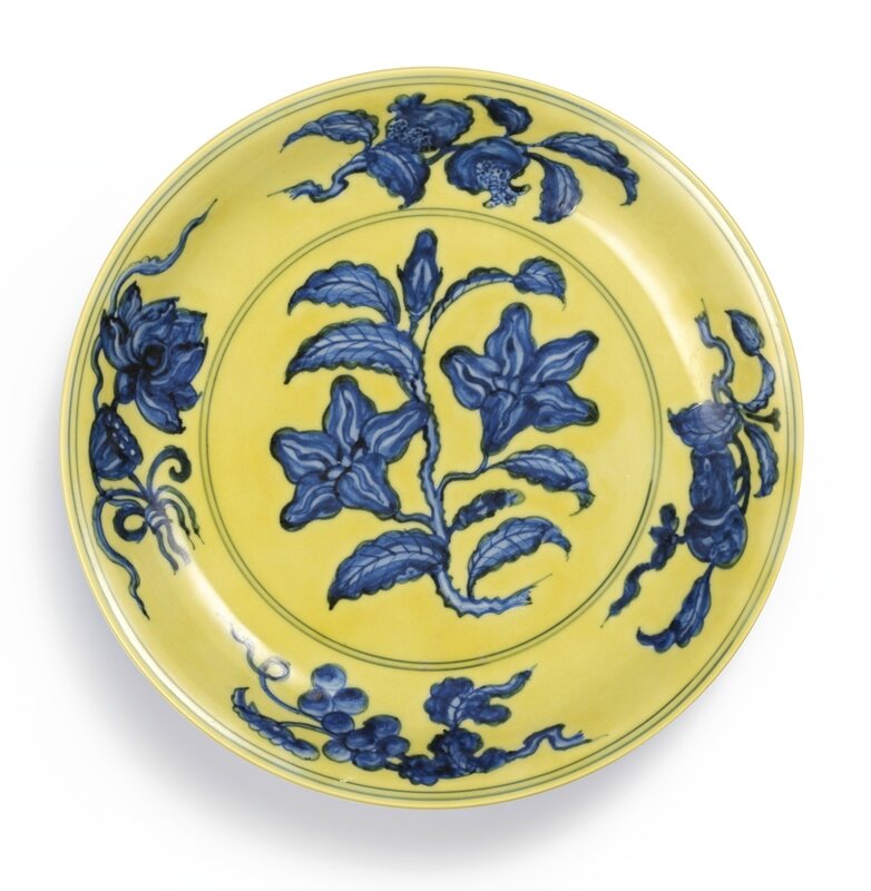 An exceptional yellow-ground blue and white 'gardenia' dish, Nark and period of Hongzhi (1488-1505)