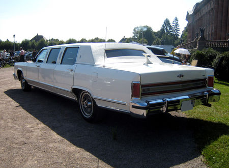 Lincoln_continental_limousine_de_1978_03