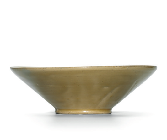 A Yue celadon bowl with bi-shaped foot, Five Dynasties (907-960)