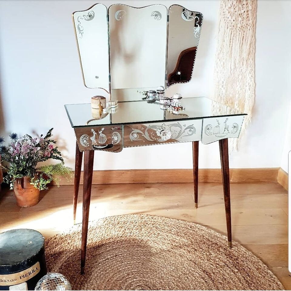 Coiffeuse vintage avec vitrine et miroir - Made in Meubles
