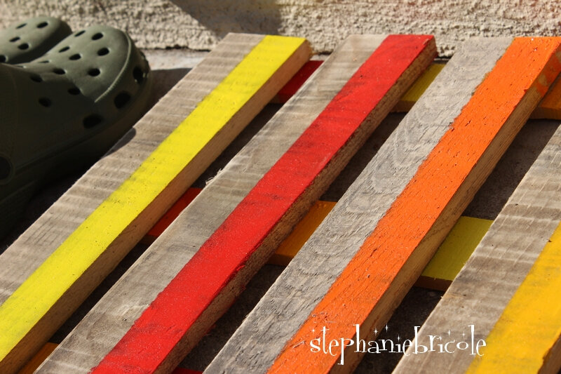 DIY récup - Un paillasson coloré en palettes !