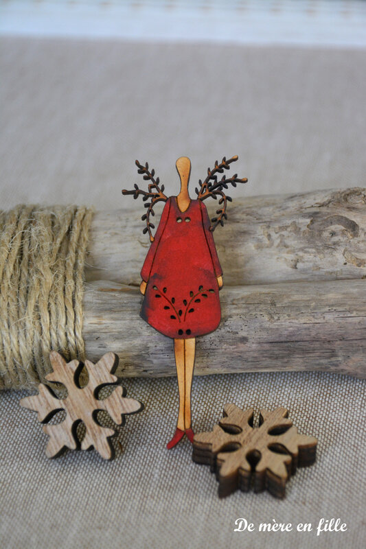 ange ailé feuilles rouge