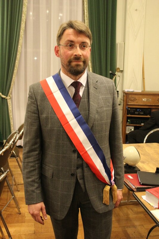 conseil municipal Avranches vote du maire 28 mars 2014 écharpe tricolore