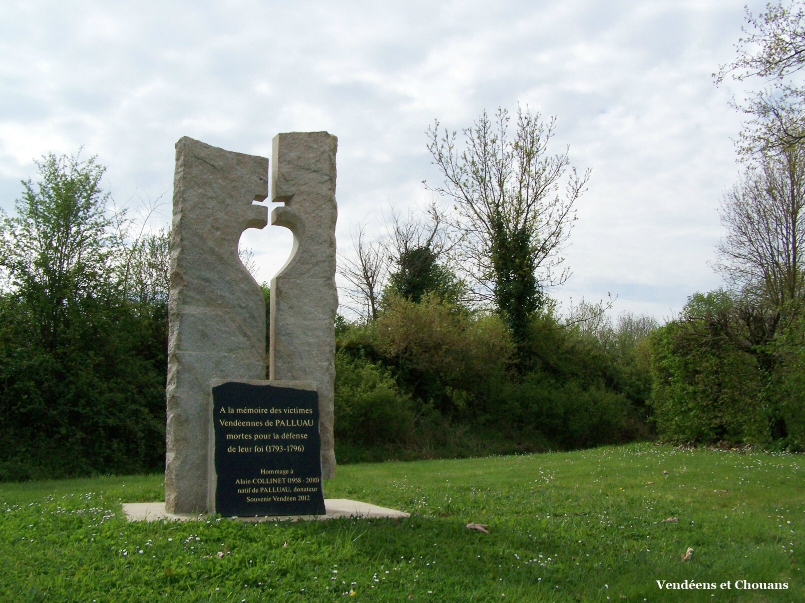 Palluau (85) – Stèle à la mémoire des victimes vendéennes de Palluau (2012)