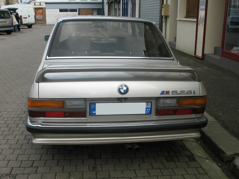 BMW528iE28ar