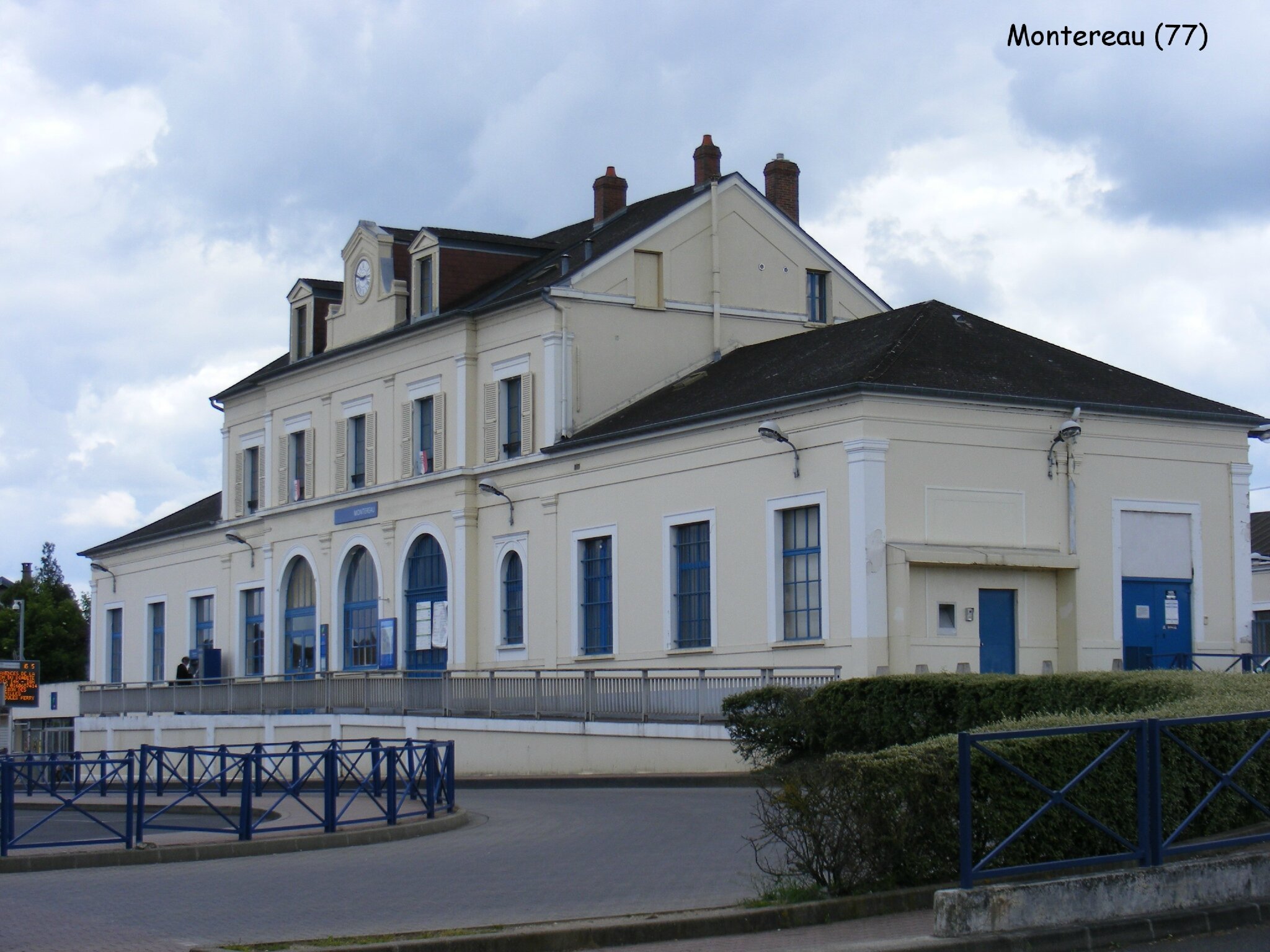 Mission de maîtrise d’œuvre pour la réalisation de la Gare routière sur la commune de Montereau Mission de maîtrise d’œuvre pour la réalisation de la Gare routière sur la commune de Montereau