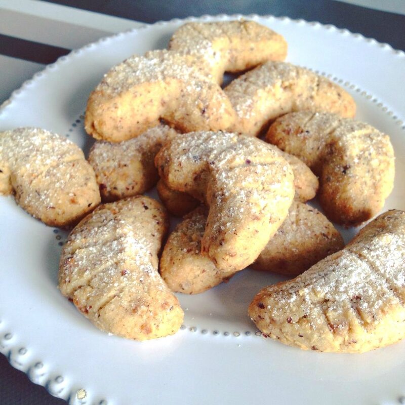 Biscuits Croissants De Lune Aux Noisettes Jennifer Ses Desserts