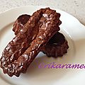 Mini cakes cannelés chocolat au lait et pralin