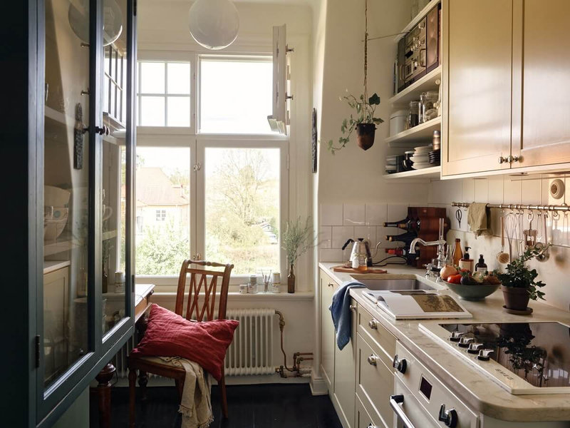 cozy-kitchen-open-shelves-nordroom