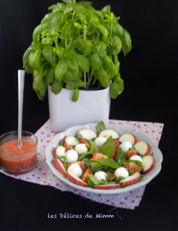 Salade à la mozzarella, pêches et vinaigrette à la fraise 5