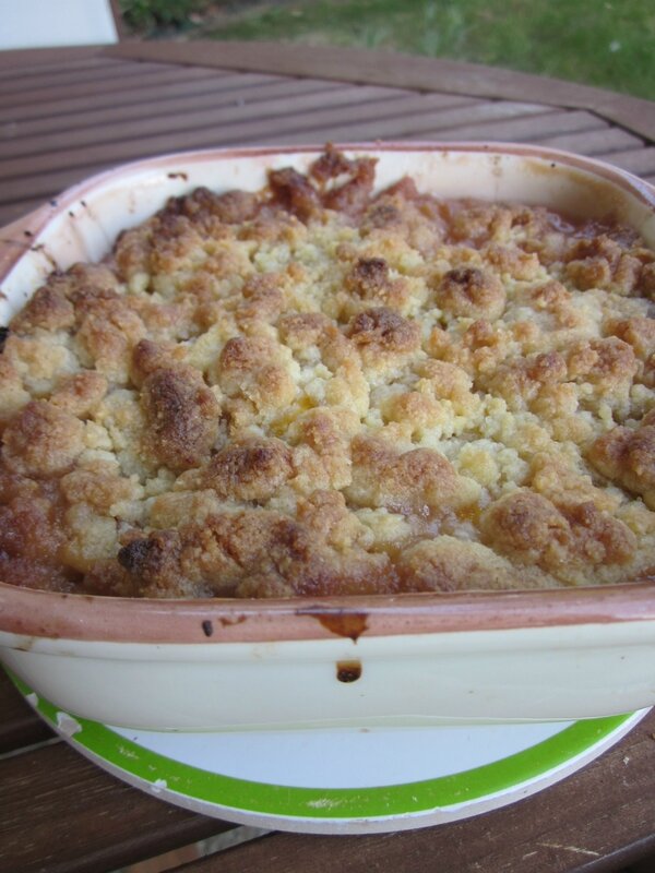 Crumble aux nectarines & pêches Les p'tits plats d'une bretonne
