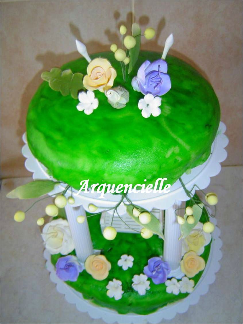 Gateau Kiosque Aux Amoureux Fleurs Et Romantique Les Creations D Arquencielle