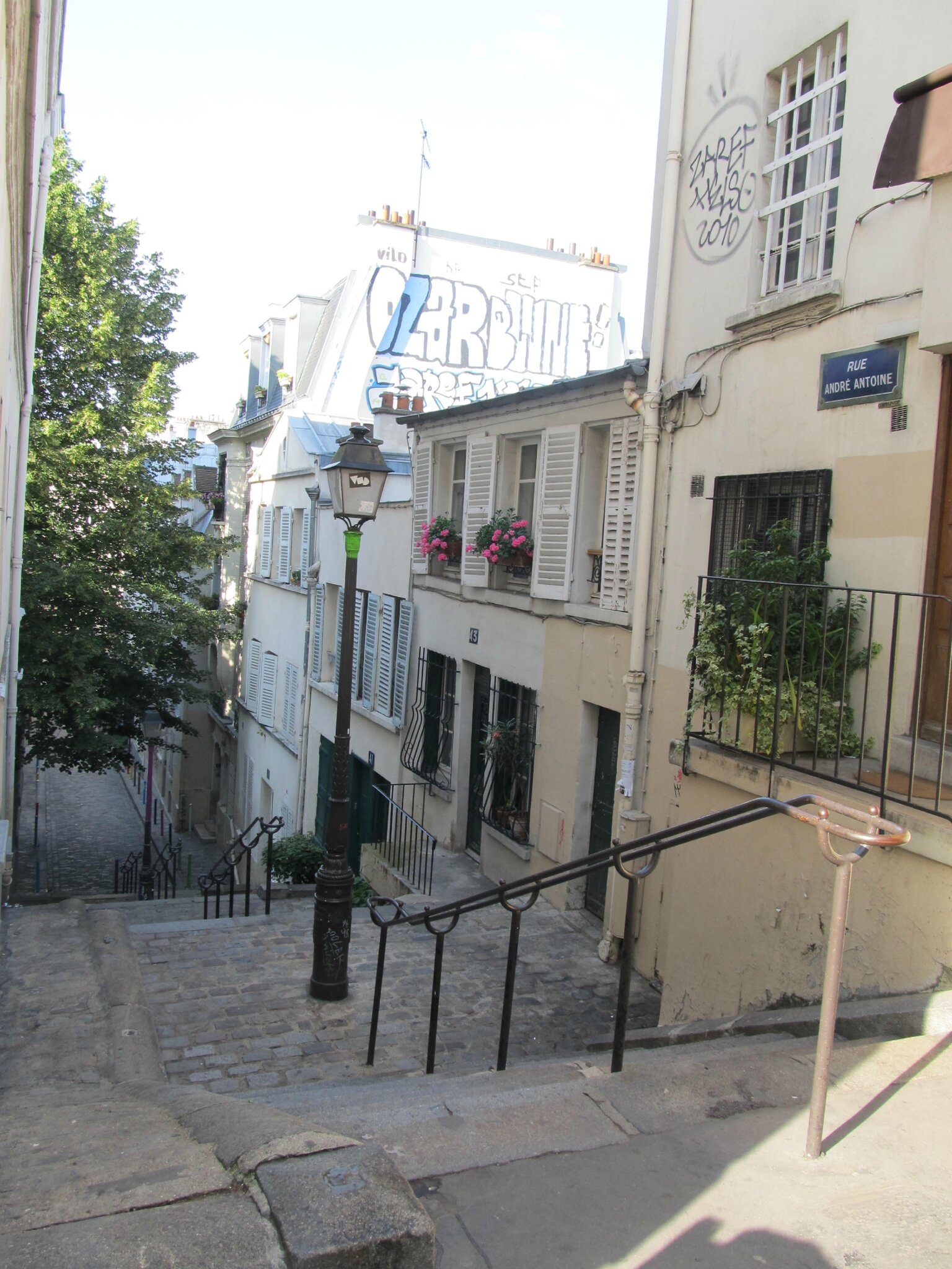 Les Escaliers De La Butte Cora Vaucaire Les escaliers de la butte - une mouette en France