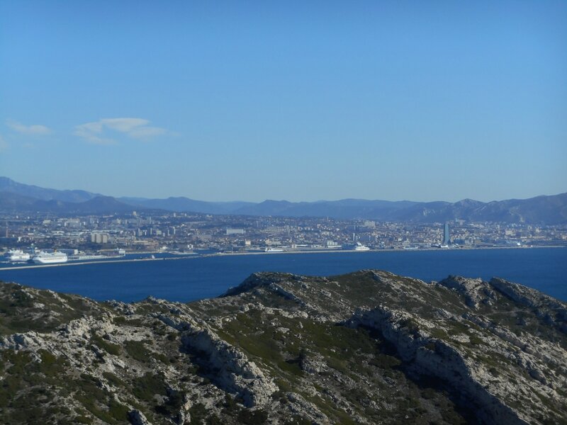 Vue de la rade de Marseille depuis la colline du Rove