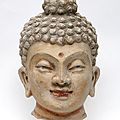 Art gréco-bouddhique du gandhara (ier - vème siècle). tête de bouddha à la coiffure en fines bouclettes.