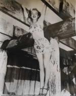 1947-02_03-Fox_publicity-sitting01-bikini_short-MM-022-1