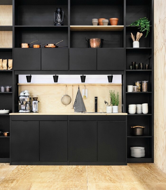 Black-bookcase-kitchen-compartmentalised-elements