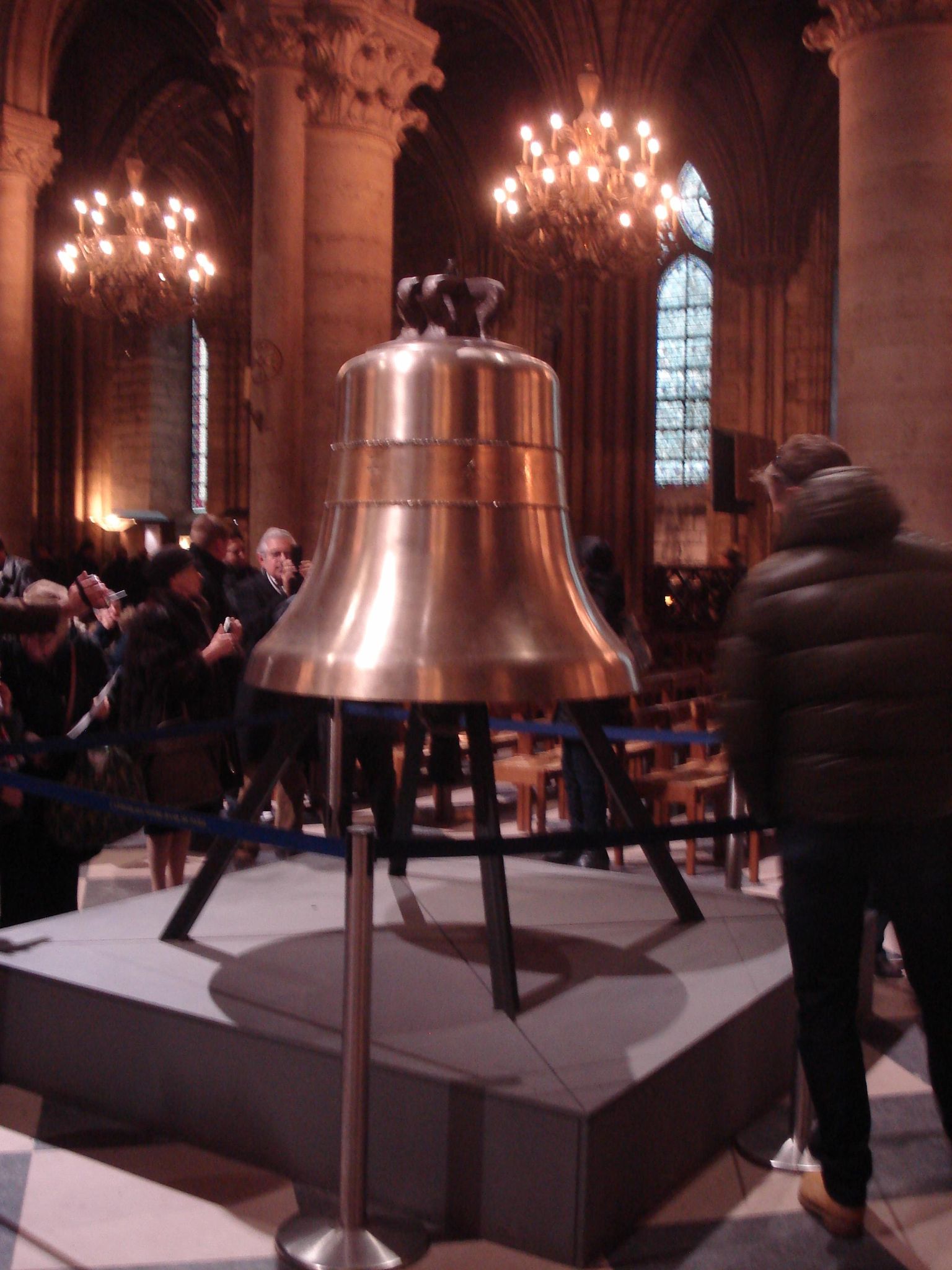 Le Bossu De Notre Dame Les Cloches De Notre Dame Les cloches de Notre-Dame ! - Théo m'a Lu Anne