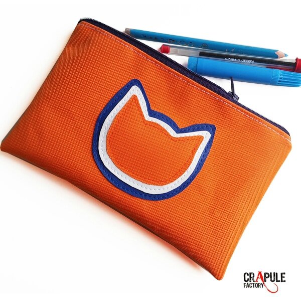 grosse-trousse-ecolier-chat-originale-pop-orange-applique-3-chats-superposes-bleu-blanc-orange-zip