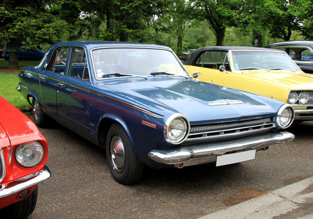 Dodge_dart_270_4door_sedan_de_1964__Retrorencard_mai_2010__01